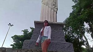 Brazil cuki nagy cicis kivillant és baszik turista helyen