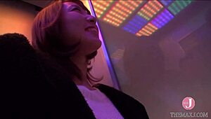 she gave a sizzling blowjob with ball licking and i got so excited