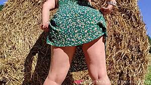 amateur plump woman exhibits and masturbates in the field!