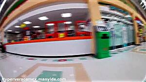 دانييلا تظهر كسها في الهواء الطلق في السوبرماركت!