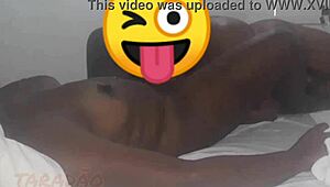 عاهرة تتدفق في فمي؟