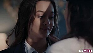 Alex de la Flor and Reagan Foxx kiss and trib passionately 😘