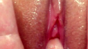 My hermanastro slipped fingers inside for an intense personal moment