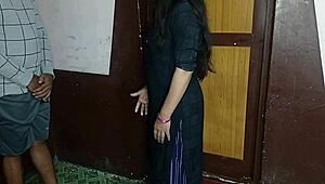 أمسكتك تنظر وأنا أتغير، الآن خذ هذا النيك!