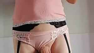 Misr4 sissy anál dugóval csábít becsúsztatva