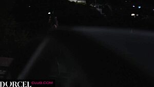 Sybil и Caomei Bala се забавляват бисексуално в чорапи нощем