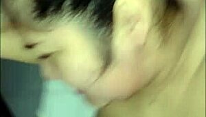 Mereka tampar aku keras, kencing atas muka aku dalam BDSM liar