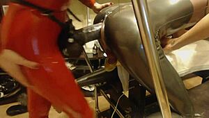 Amateur woman uses huge strapon in homemade bdsm scene