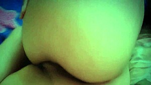 Mi prima pidió ir a su habitación y follamos toda la mañana en la casa de New York