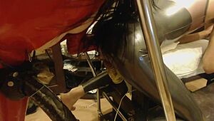 Amateur woman uses huge strapon in homemade bdsm scene