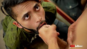 בחור, קמילו עושה מציצה אפית ללטינו חם לא מסורס עד שהוא מתפוצץ!