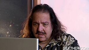 Alexis Texas dışarıda sert sikiyor ve yarrak emiyor