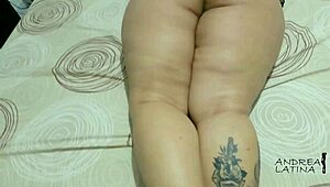 Big ass mature asks for massage, I cum on her ass!