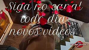 vesti calcinha rosa safada, toquei siririca, gozei e transei com magrelo na sala parte 01