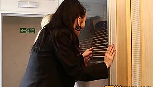 Čoveče, ovi britanski domi trzaju suba u pauznoj sobi! 😜