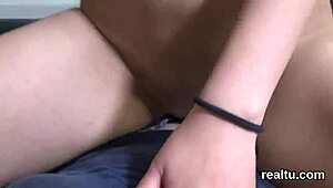 Vonzó Cseh Kiscica Csábít Supermarketben, Keményen Baszik POV-ban