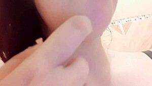 i borraron but lo volvi a subir miralo antes que lo borren de nuevo madrastra bisexual se da una rica metida de dedos y se masturba bien rico cuando se toca casero real amateur