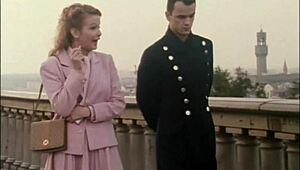 Čudovita rdečelaska spretno zadovoljuje moškega z intenzivnim pihanjem kurca