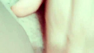 i borraron but lo volvi a subir miralo antes que lo borren de nuevo madrastra bisexual se da una rica metida de dedos y se masturba bien rico cuando se toca casero real amateur