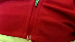 i’m pissing and spreading my pussy wide open for the camera