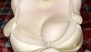 peyton's oily huge titties are insane