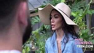 Thick stems and juicy petals in freeuse teen action 😍