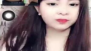 i'm watchin jin xinh bunny live show, full face while talkin