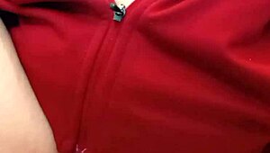 i’m pissing and spreading my pussy wide open for the camera