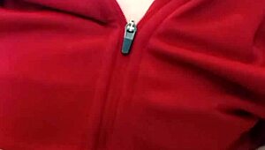 i’m pissing and spreading my pussy wide open for the camera