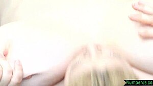 Thick bbw contrasts her curvy body while queening lover outdoors