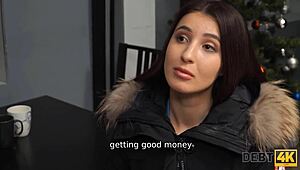 Gjeldsinnkrever lar sexy jente betale med trang fitte