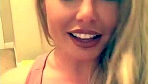 aku suka tengok cewek seksi punggung besar tato goyang bontot