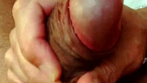 amateur portuguese flasher masturbates for valeria