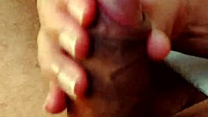 amateur portuguese flasher masturbates for valeria