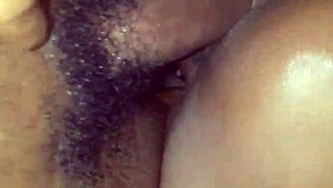 พ่นน้ำแรงขณะขี่หีใหญ่ของฉัน