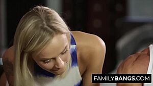 Familybangs com ⭐ tonåring 18+ Emma Hix lurar styvfar Tommy Gunn med VR-lins. Gosh, jag är så sneaky!