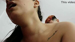 Secretaria cachonda agarra pene y masturba 😏