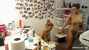 Hey, check Abigail Mac chilling backstage with us!