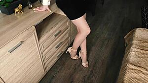 Realtor Squeals On Cock