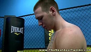 amateur twinks fuck inside the mma cage with blowjobs and assfucking 😏🏟️