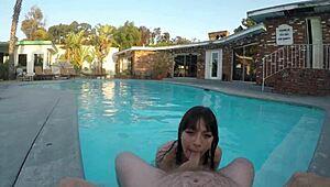scarlett johnson gives a poolside blowjob to the left