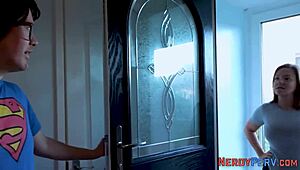 Yorkshire geek sprays cum on Brit babe’s face after wild blowjob.