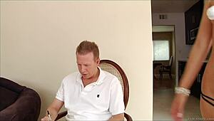 سكارليت ريد مضروبة بقوة, تشعر برائع