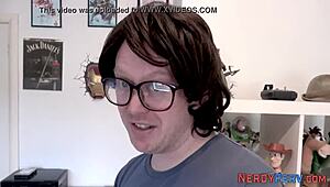 Yorkshire geek sprays cum on Brit babe’s face after wild blowjob.