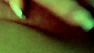 Gostosa masturbates solo with small tits part 2