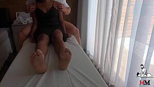 黒ギャルロリータがマッサージ中にセラピストにチンポ咥え捕まる