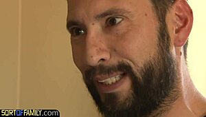 Milf és tini 18+ threesome-ban fúrva 😈