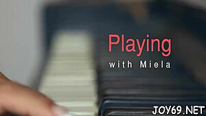 Teen babe masturbates by fingering her pussy solo