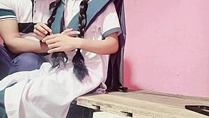 भारतीय कोलेज लड़कियां बड़ी गांड को ट्यूशन टीचर से रैंच पर जोर से चोदा गया