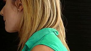 lesbian milf licks babe's asshole 😋